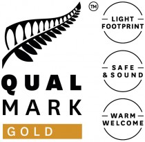 Qualmark Gold Award Logo Stacked